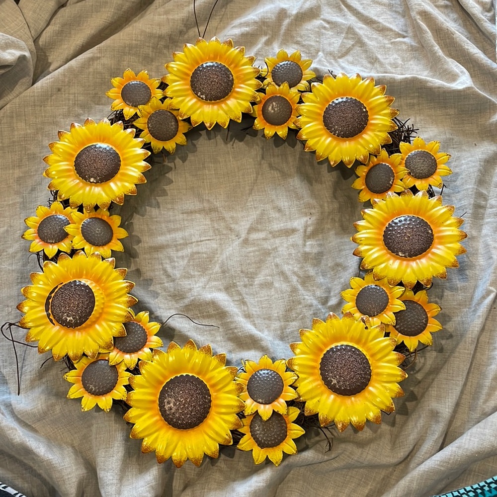 MOVING EVERYTHING MUST GO! Make me and offer!Sunflower Wreath